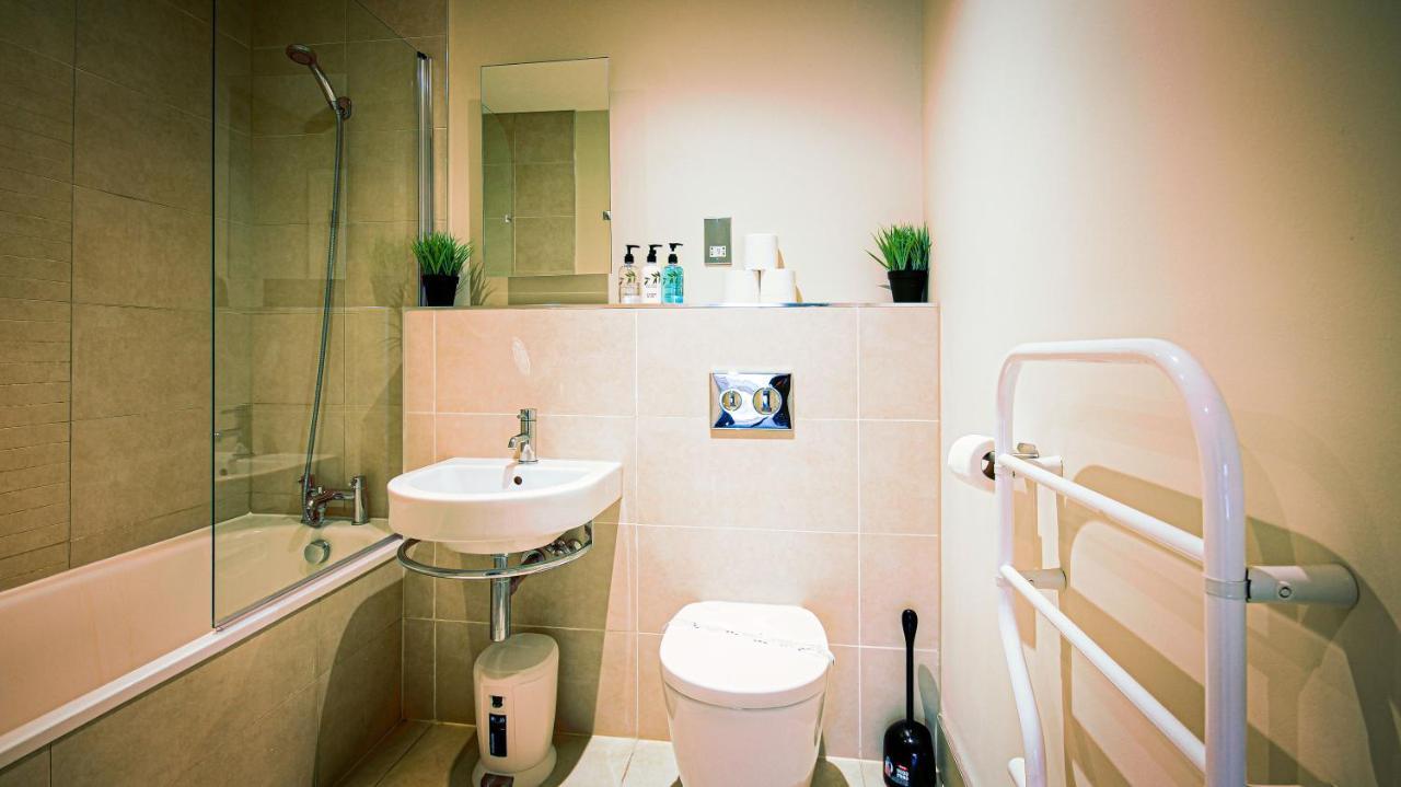 Superb City Center 1 Or 2 Bedroom Apts King Bed Southampton Kültér fotó