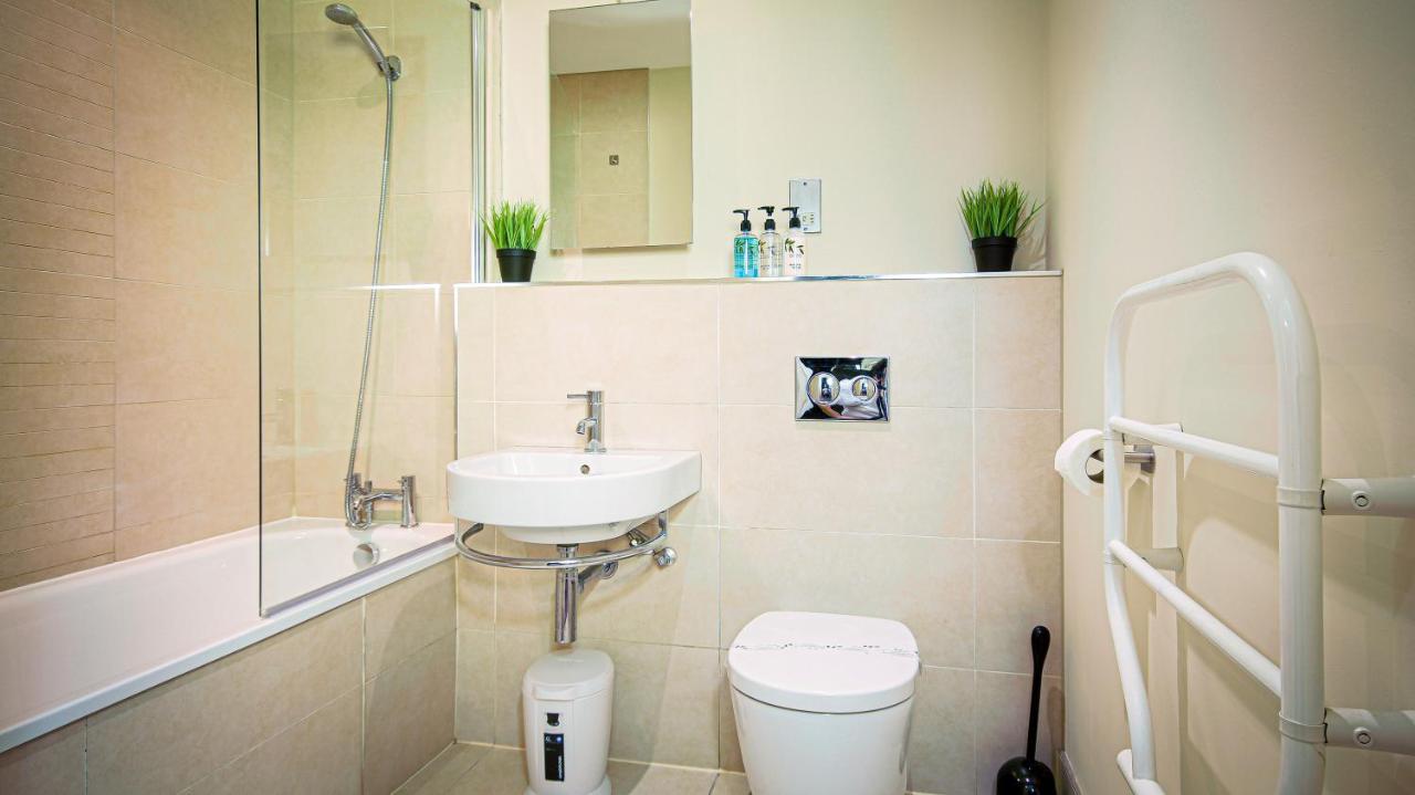 Superb City Center 1 Or 2 Bedroom Apts King Bed Southampton Kültér fotó