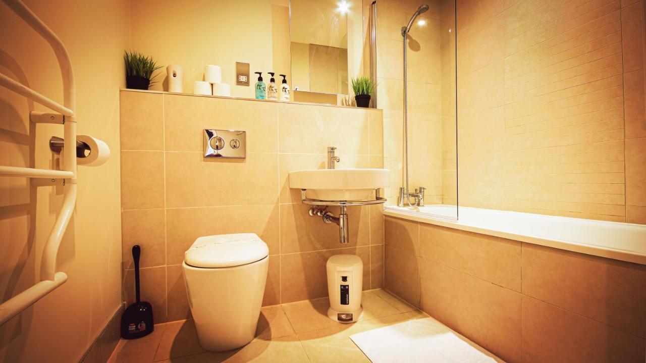 Superb City Center 1 Or 2 Bedroom Apts King Bed Southampton Kültér fotó
