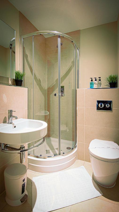 Superb City Center 1 Or 2 Bedroom Apts King Bed Southampton Kültér fotó